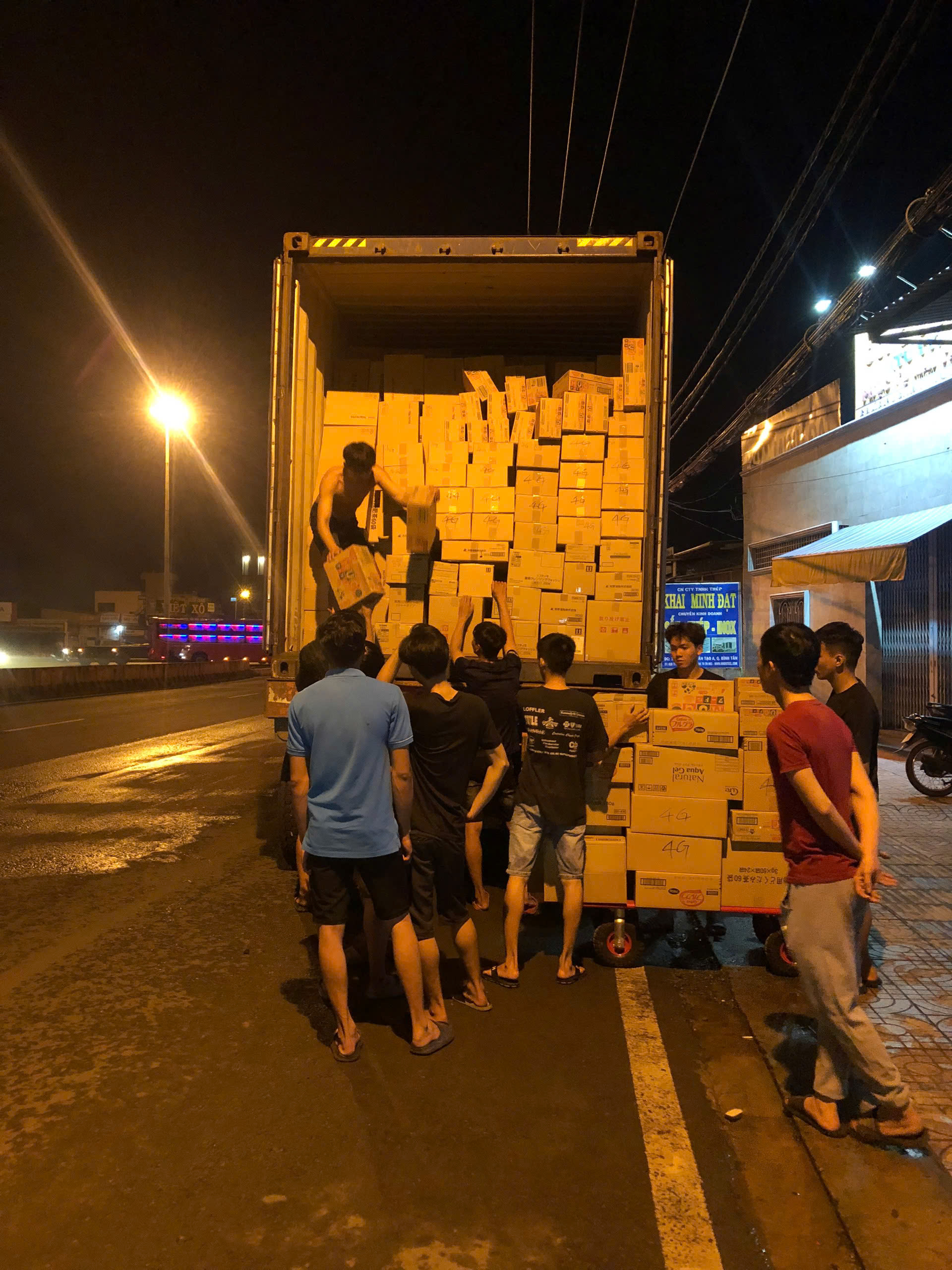 thue doi boc xep hang hoa container tai tphcm 2